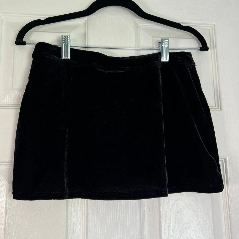 Urban Outfitters Y2K Micro Skort Black Velvet Mini Going Out Indie Sleaze Size M